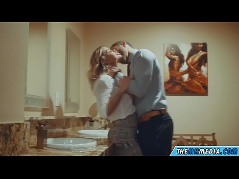 ❤️ Když vás na veřejných záchodcích svádí prsatá blondýna. Porno vk u cs.muitohentai.ru ﹏
